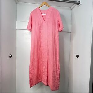 LAKE Gauze Caftan in Coral This midi-length caftan Small